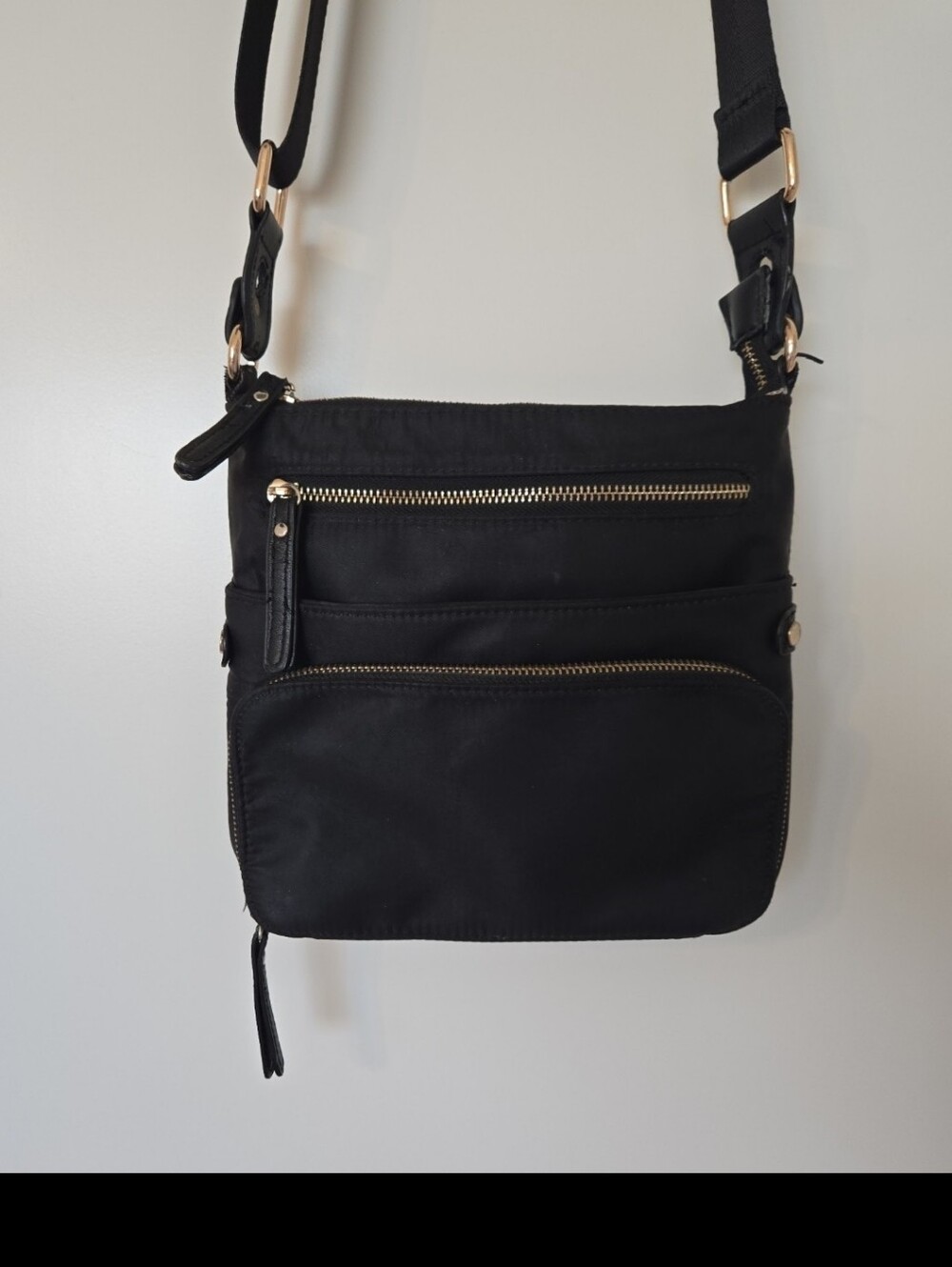 Kate & Alex Cuttaro Black Crossbody Shoulder Bag with Gold Hardware